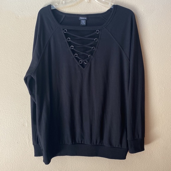 Torrid criss cross caged front crew neck sweater in black size 1X - Picture 5 of 12